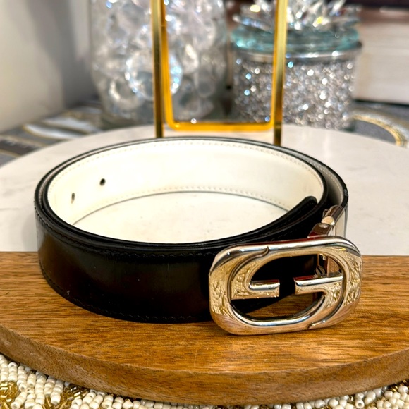 Gucci GG logo Belt size 28 this is a small size belt is for kids I believe so - Picture 1 of 16